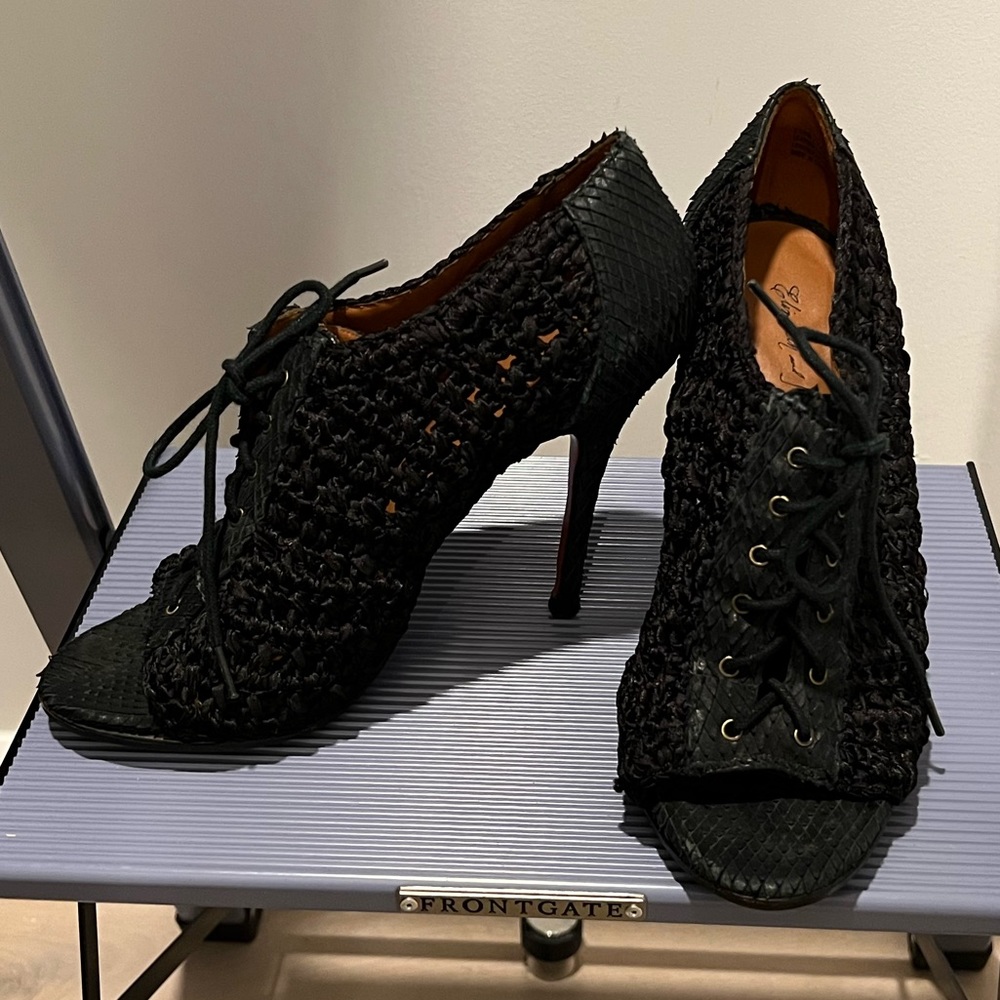 Elizabeth and James black crochet heels SIZE 6.5B